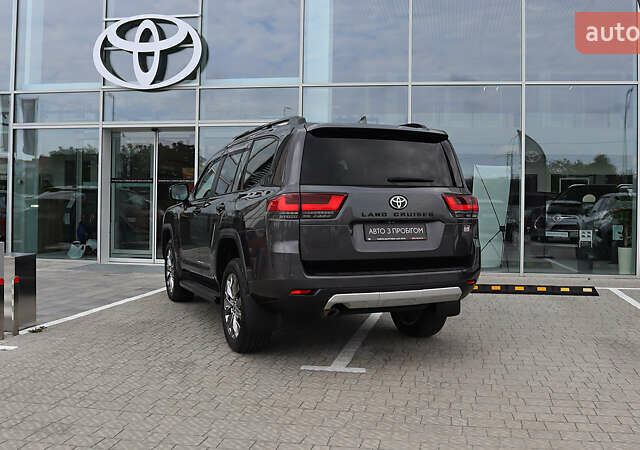 Серый Тойота Ленд Крузер, объемом двигателя 3.35 л и пробегом 177 тыс. км за 74600 $, фото 1 на Automoto.ua