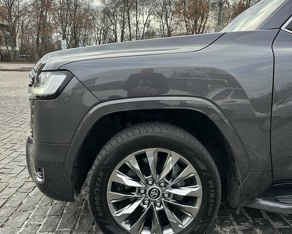 Серый Тойота Ленд Крузер, объемом двигателя 3.35 л и пробегом 28 тыс. км за 83999 $, фото 15 на Automoto.ua