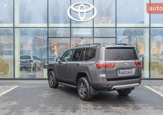 Сірий Тойота Ленд Крузер, об'ємом двигуна 3.45 л та пробігом 34 тис. км за 78220 $, фото 1 на Automoto.ua