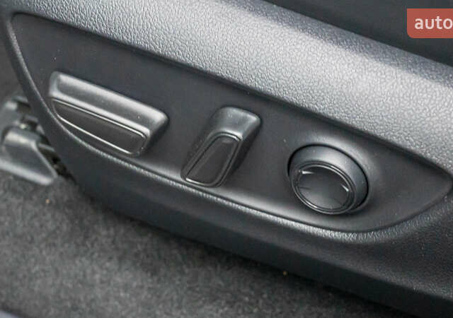 Сірий Тойота Ленд Крузер, об'ємом двигуна 3.45 л та пробігом 34 тис. км за 78220 $, фото 22 на Automoto.ua