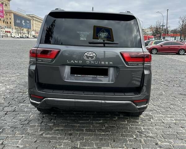 Серый Тойота Ленд Крузер, объемом двигателя 3.35 л и пробегом 28 тыс. км за 83999 $, фото 11 на Automoto.ua