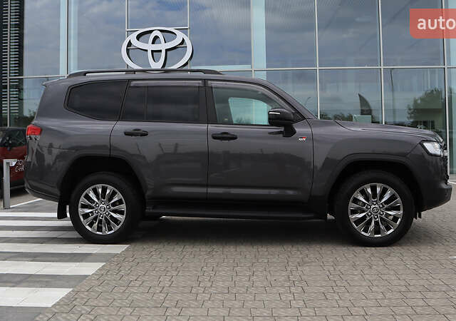 Серый Тойота Ленд Крузер, объемом двигателя 3.35 л и пробегом 177 тыс. км за 74600 $, фото 16 на Automoto.ua