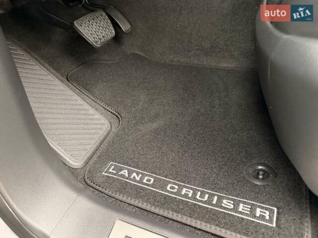 Сірий Тойота Ленд Крузер, об'ємом двигуна 3.3 л та пробігом 89 тис. км за 79900 $, фото 81 на Automoto.ua