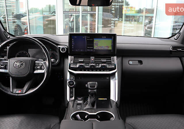 Серый Тойота Ленд Крузер, объемом двигателя 3.35 л и пробегом 177 тыс. км за 74600 $, фото 7 на Automoto.ua