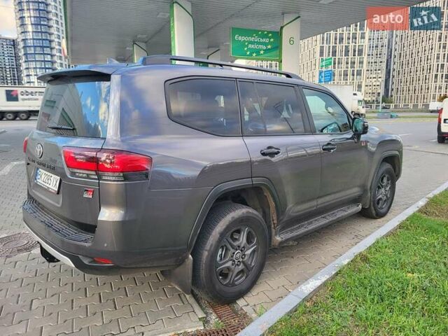 Серый Тойота Ленд Крузер, объемом двигателя 3.3 л и пробегом 31 тыс. км за 84500 $, фото 3 на Automoto.ua