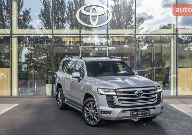 Серый Тойота Ленд Крузер, объемом двигателя 3.3 л и пробегом 68 тыс. км за 78871 $, фото 21 на Automoto.ua