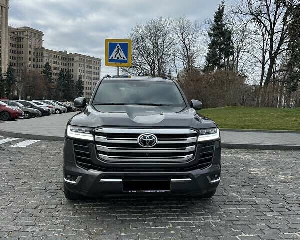 Серый Тойота Ленд Крузер, объемом двигателя 3.35 л и пробегом 28 тыс. км за 83999 $, фото 4 на Automoto.ua
