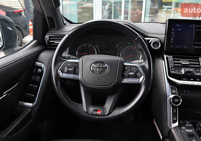 Серый Тойота Ленд Крузер, объемом двигателя 3.35 л и пробегом 177 тыс. км за 74600 $, фото 8 на Automoto.ua