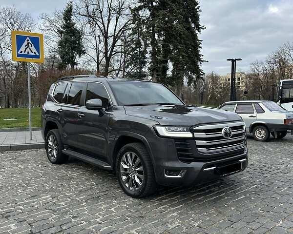 Серый Тойота Ленд Крузер, объемом двигателя 3.35 л и пробегом 28 тыс. км за 83999 $, фото 3 на Automoto.ua