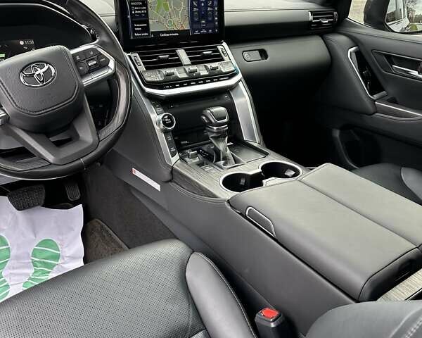 Серый Тойота Ленд Крузер, объемом двигателя 3.35 л и пробегом 28 тыс. км за 83999 $, фото 22 на Automoto.ua