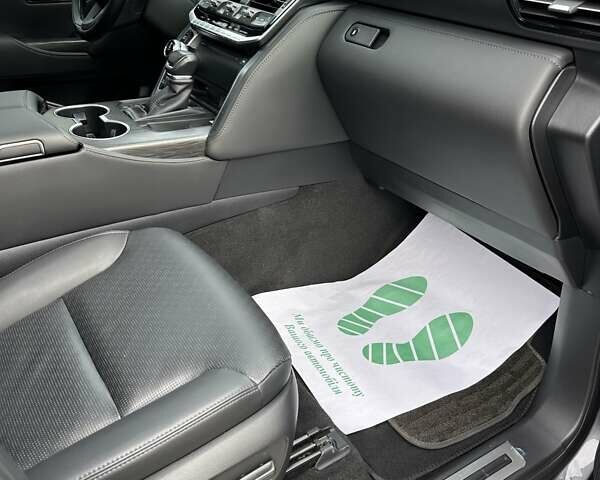 Серый Тойота Ленд Крузер, объемом двигателя 3.35 л и пробегом 28 тыс. км за 83999 $, фото 26 на Automoto.ua