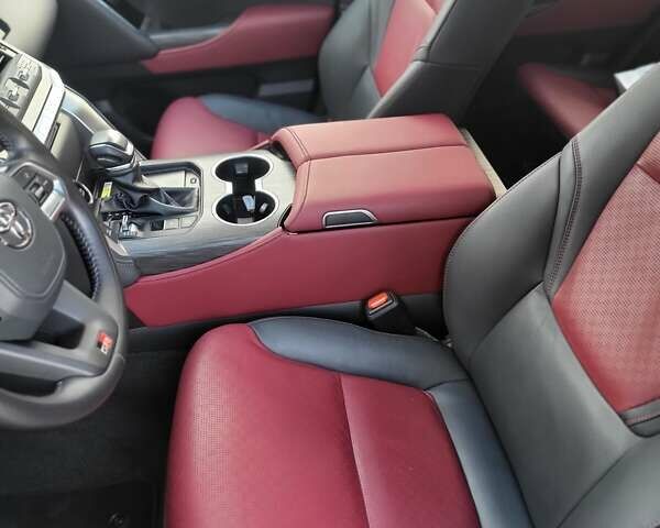 Серый Тойота Ленд Крузер, объемом двигателя 3.3 л и пробегом 31 тыс. км за 84500 $, фото 16 на Automoto.ua