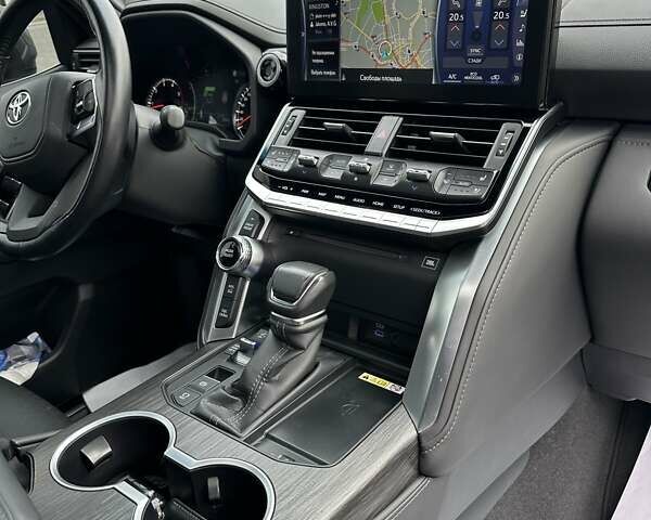 Серый Тойота Ленд Крузер, объемом двигателя 3.35 л и пробегом 28 тыс. км за 83999 $, фото 33 на Automoto.ua