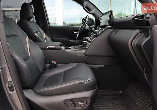 Серый Тойота Ленд Крузер, объемом двигателя 3.35 л и пробегом 177 тыс. км за 74600 $, фото 5 на Automoto.ua