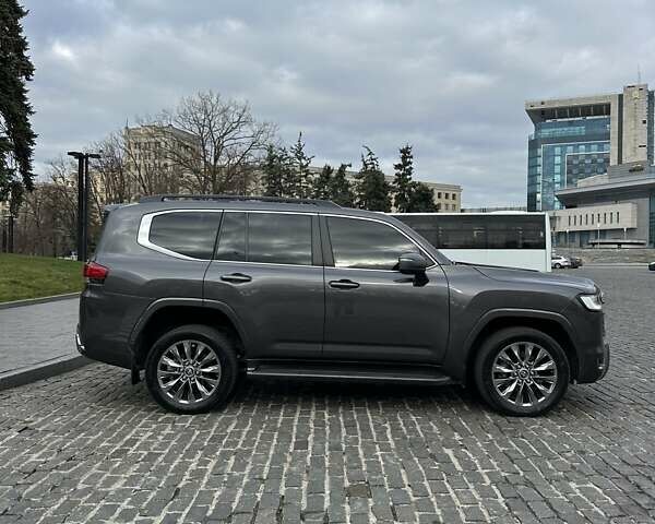 Серый Тойота Ленд Крузер, объемом двигателя 3.35 л и пробегом 28 тыс. км за 83999 $, фото 8 на Automoto.ua