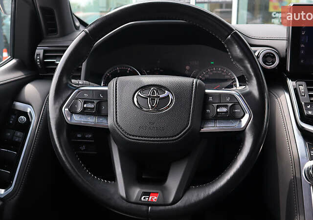 Серый Тойота Ленд Крузер, объемом двигателя 3.35 л и пробегом 177 тыс. км за 74600 $, фото 12 на Automoto.ua