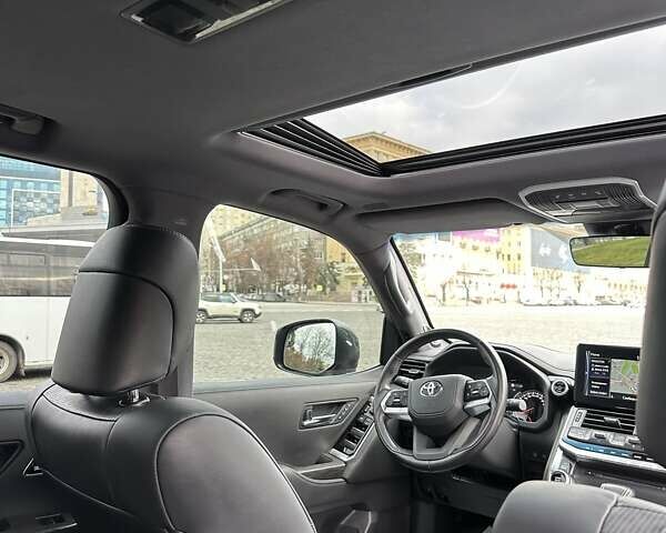 Серый Тойота Ленд Крузер, объемом двигателя 3.35 л и пробегом 28 тыс. км за 83999 $, фото 28 на Automoto.ua