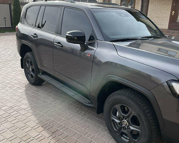 Сірий Тойота Ленд Крузер, об'ємом двигуна 3 л та пробігом 11 тис. км за 83500 $, фото 3 на Automoto.ua