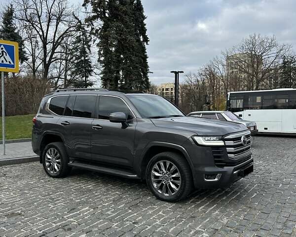 Серый Тойота Ленд Крузер, объемом двигателя 3.35 л и пробегом 28 тыс. км за 83999 $, фото 6 на Automoto.ua