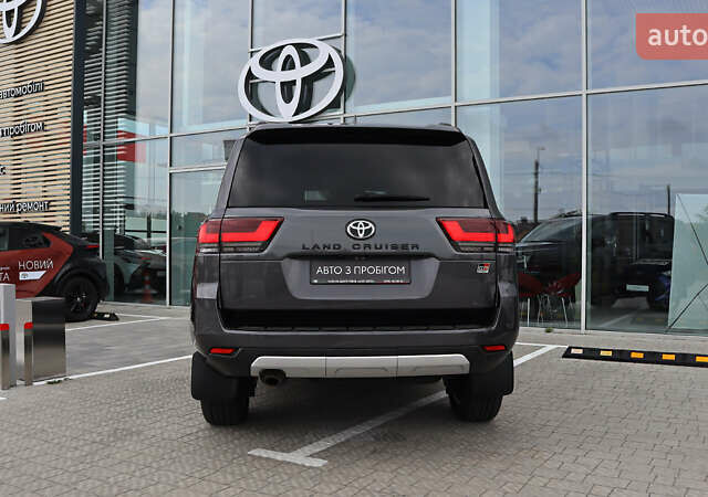 Серый Тойота Ленд Крузер, объемом двигателя 3.35 л и пробегом 177 тыс. км за 74600 $, фото 3 на Automoto.ua
