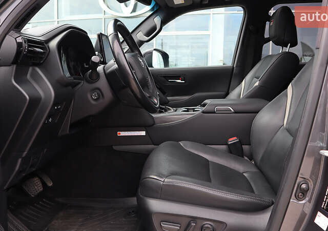 Серый Тойота Ленд Крузер, объемом двигателя 3.35 л и пробегом 177 тыс. км за 74600 $, фото 11 на Automoto.ua