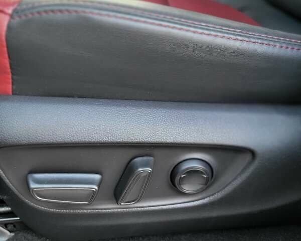 Серый Тойота Ленд Крузер, объемом двигателя 3.3 л и пробегом 31 тыс. км за 84500 $, фото 19 на Automoto.ua