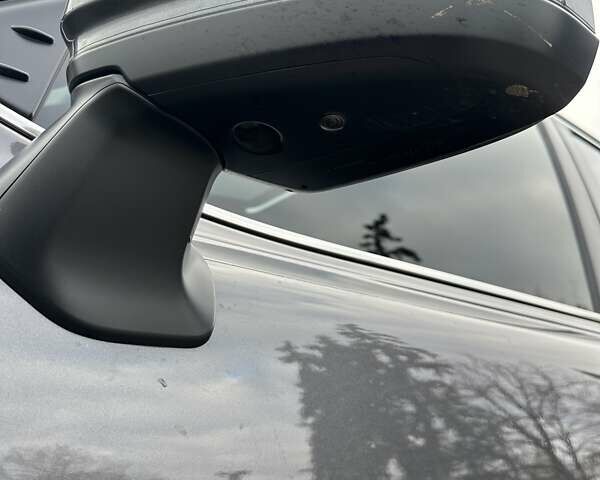 Серый Тойота Ленд Крузер, объемом двигателя 3.35 л и пробегом 28 тыс. км за 83999 $, фото 18 на Automoto.ua