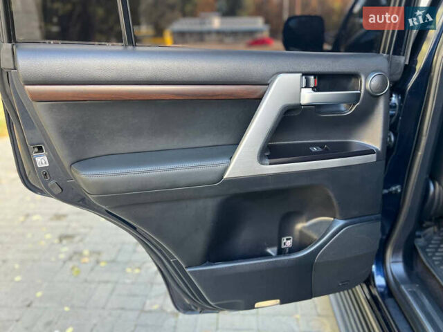 Синий Тойота Ленд Крузер, объемом двигателя 4.46 л и пробегом 230 тыс. км за 43500 $, фото 18 на Automoto.ua