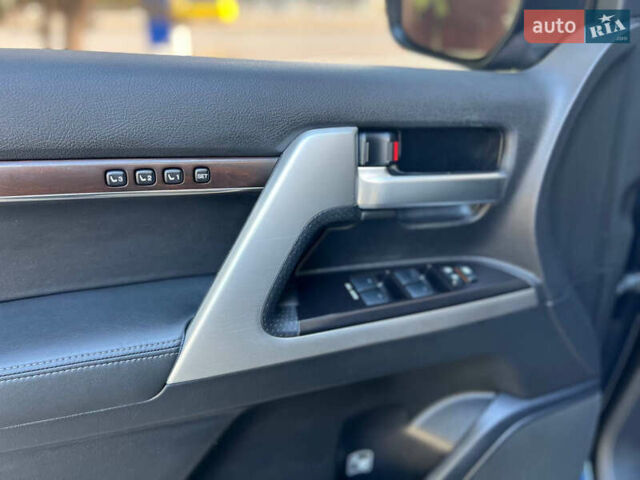 Синий Тойота Ленд Крузер, объемом двигателя 4.46 л и пробегом 230 тыс. км за 43500 $, фото 15 на Automoto.ua