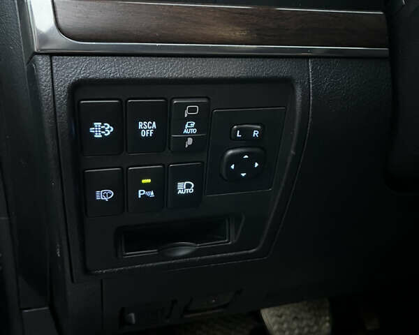 Синий Тойота Ленд Крузер, объемом двигателя 4.46 л и пробегом 183 тыс. км за 53500 $, фото 11 на Automoto.ua