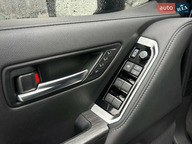 Синій Тойота Ленд Крузер, об'ємом двигуна 3.35 л та пробігом 55 тис. км за 73800 $, фото 27 на Automoto.ua