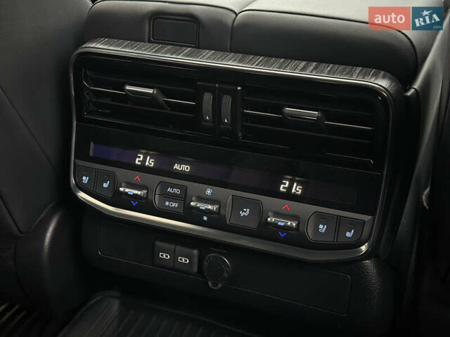 Синій Тойота Ленд Крузер, об'ємом двигуна 3.35 л та пробігом 55 тис. км за 73800 $, фото 57 на Automoto.ua