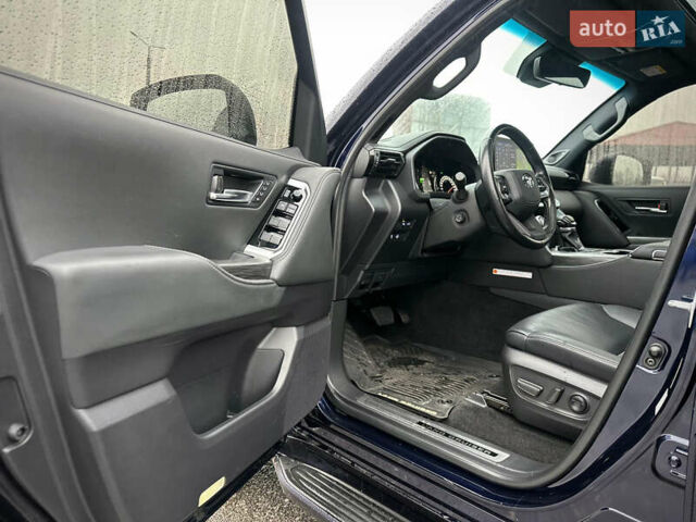 Синій Тойота Ленд Крузер, об'ємом двигуна 3.35 л та пробігом 55 тис. км за 73800 $, фото 26 на Automoto.ua