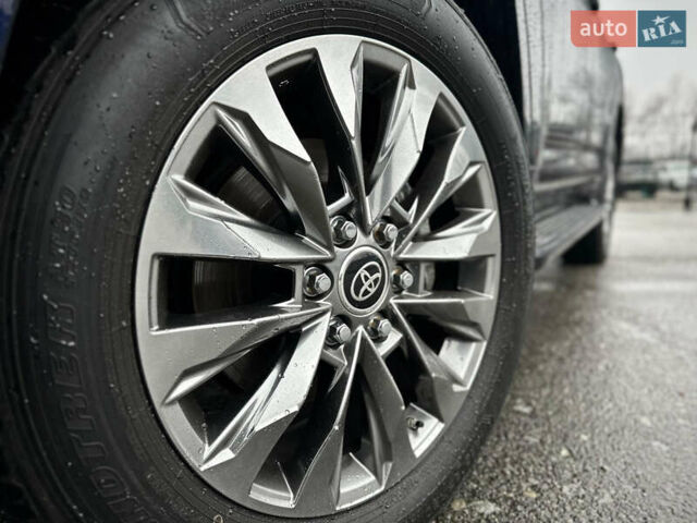 Синій Тойота Ленд Крузер, об'ємом двигуна 3.35 л та пробігом 55 тис. км за 73800 $, фото 13 на Automoto.ua