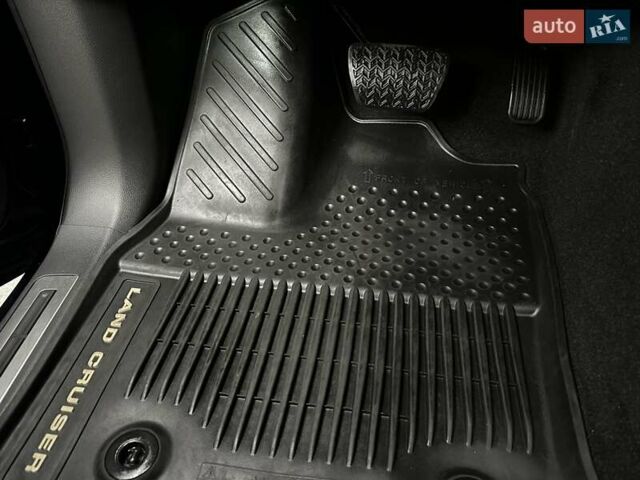 Синій Тойота Ленд Крузер, об'ємом двигуна 3.3 л та пробігом 50 тис. км за 79500 $, фото 56 на Automoto.ua