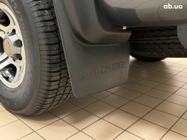 Зелений Тойота Ленд Крузер, об'ємом двигуна 4.2 л та пробігом 4 тис. км за 81890 $, фото 56 на Automoto.ua