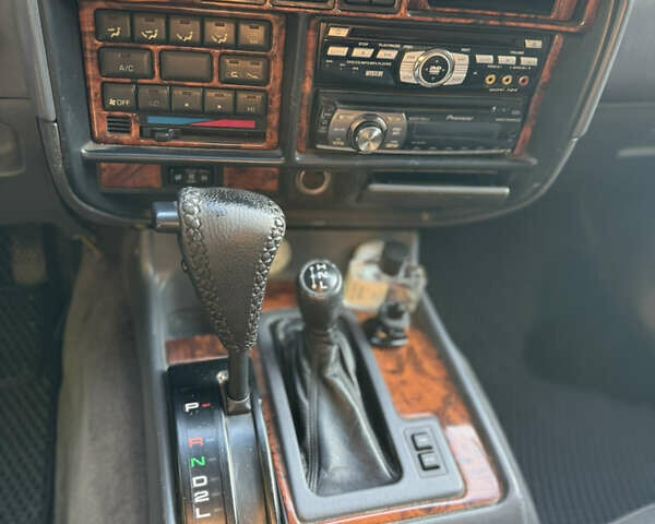 Зеленый Тойота Ленд Крузер, объемом двигателя 4.5 л и пробегом 400 тыс. км за 10500 $, фото 14 на Automoto.ua