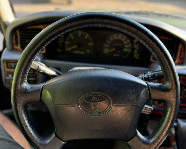 Зеленый Тойота Ленд Крузер, объемом двигателя 4.5 л и пробегом 400 тыс. км за 10500 $, фото 13 на Automoto.ua