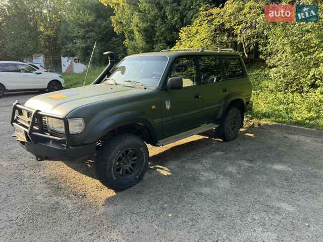 Зеленый Тойота Ленд Крузер, объемом двигателя 4.5 л и пробегом 400 тыс. км за 10500 $, фото 2 на Automoto.ua