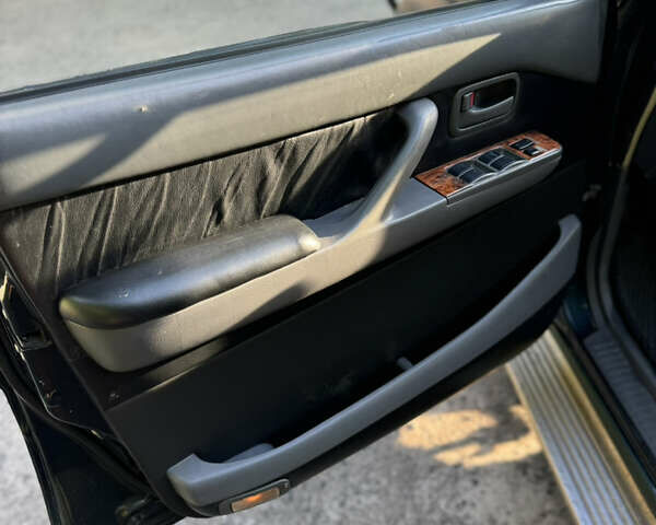 Зеленый Тойота Ленд Крузер, объемом двигателя 4.5 л и пробегом 400 тыс. км за 10500 $, фото 12 на Automoto.ua