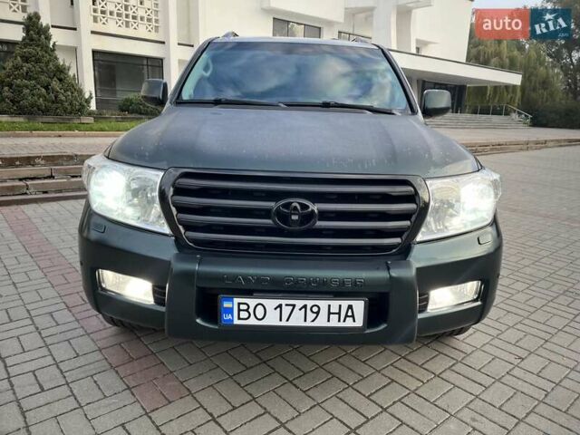 Зеленый Тойота Ленд Крузер, объемом двигателя 4.5 л и пробегом 235 тыс. км за 23500 $, фото 32 на Automoto.ua