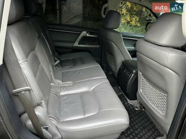 Зеленый Тойота Ленд Крузер, объемом двигателя 4.5 л и пробегом 235 тыс. км за 23500 $, фото 41 на Automoto.ua