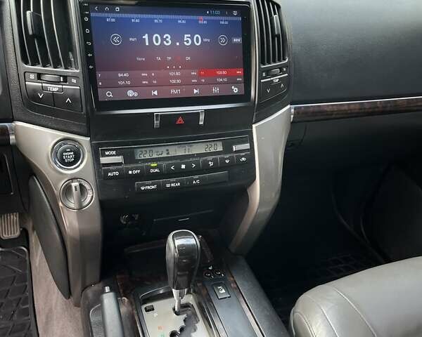 Зеленый Тойота Ленд Крузер, объемом двигателя 4.5 л и пробегом 235 тыс. км за 23500 $, фото 8 на Automoto.ua