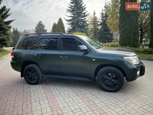 Зеленый Тойота Ленд Крузер, объемом двигателя 4.5 л и пробегом 235 тыс. км за 23500 $, фото 16 на Automoto.ua