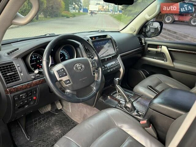 Зеленый Тойота Ленд Крузер, объемом двигателя 4.5 л и пробегом 235 тыс. км за 23500 $, фото 30 на Automoto.ua