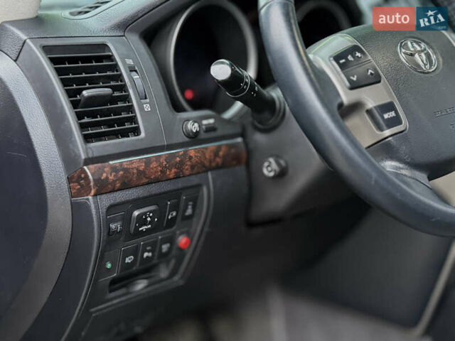 Зеленый Тойота Ленд Крузер, объемом двигателя 4.5 л и пробегом 267 тыс. км за 22999 $, фото 41 на Automoto.ua