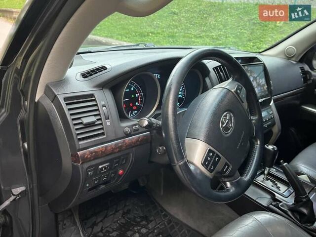 Зеленый Тойота Ленд Крузер, объемом двигателя 4.5 л и пробегом 235 тыс. км за 23500 $, фото 36 на Automoto.ua