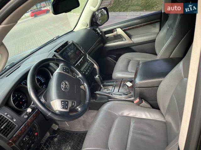 Зеленый Тойота Ленд Крузер, объемом двигателя 4.5 л и пробегом 235 тыс. км за 23500 $, фото 7 на Automoto.ua