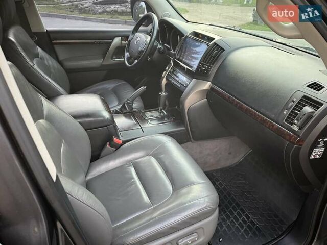 Зеленый Тойота Ленд Крузер, объемом двигателя 4.5 л и пробегом 235 тыс. км за 23500 $, фото 25 на Automoto.ua