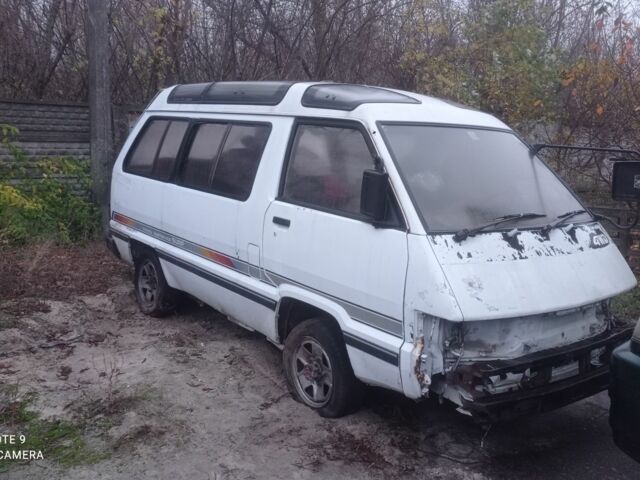 Білий Тойота Літ Айс, об'ємом двигуна 2 л та пробігом 200 тис. км за 1200 $, фото 6 на Automoto.ua